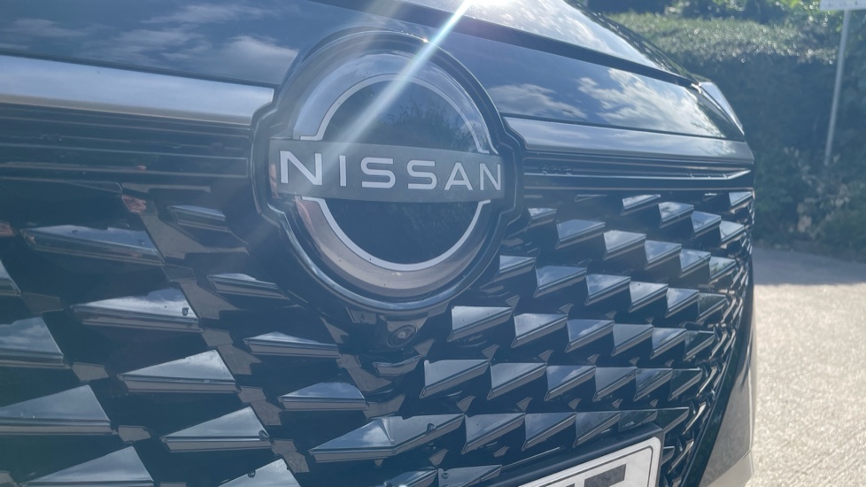 Nissan Qashqai 1.3 DiG-T MH 158 N-Connecta 5dr Xtronic Petrol Hatchback - Image 29