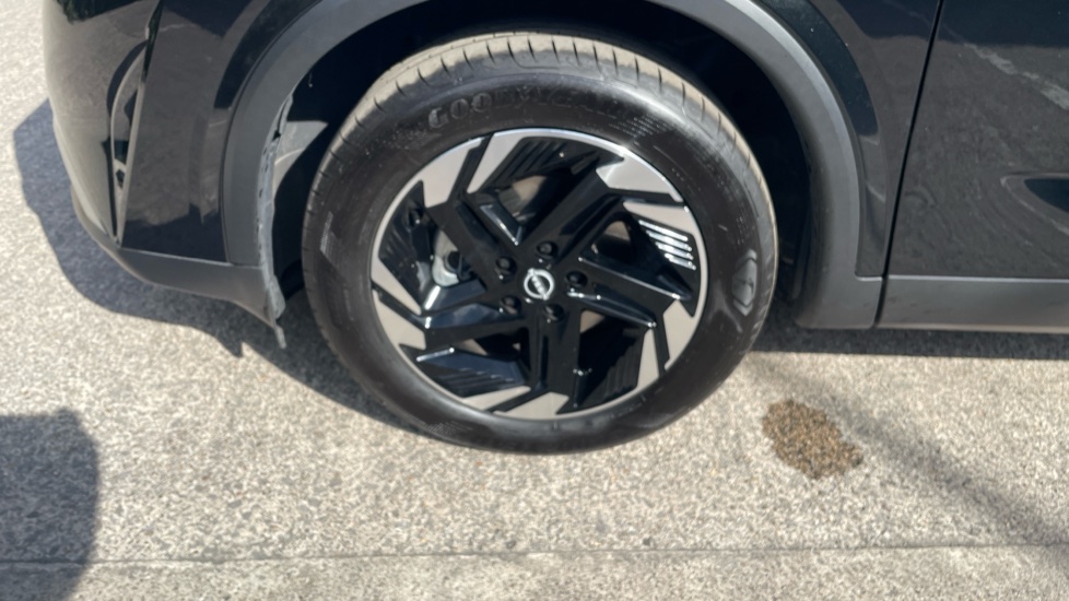 Nissan Qashqai 1.3 DiG-T MH 158 N-Connecta 5dr Xtronic Petrol Hatchback - Image 30