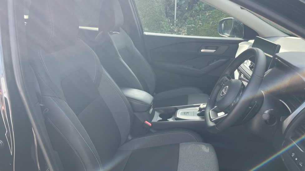 Nissan Qashqai 1.3 DiG-T MH 158 N-Connecta 5dr Xtronic Petrol Hatchback - Image 39