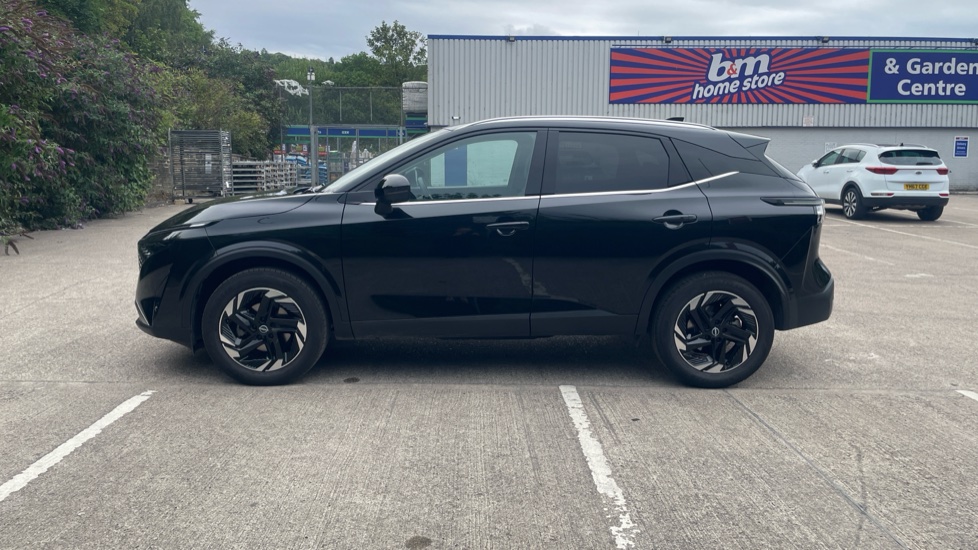 Nissan Qashqai 1.3 DiG-T MH 158 N-Connecta 5dr Xtronic Petrol Hatchback - Image 8