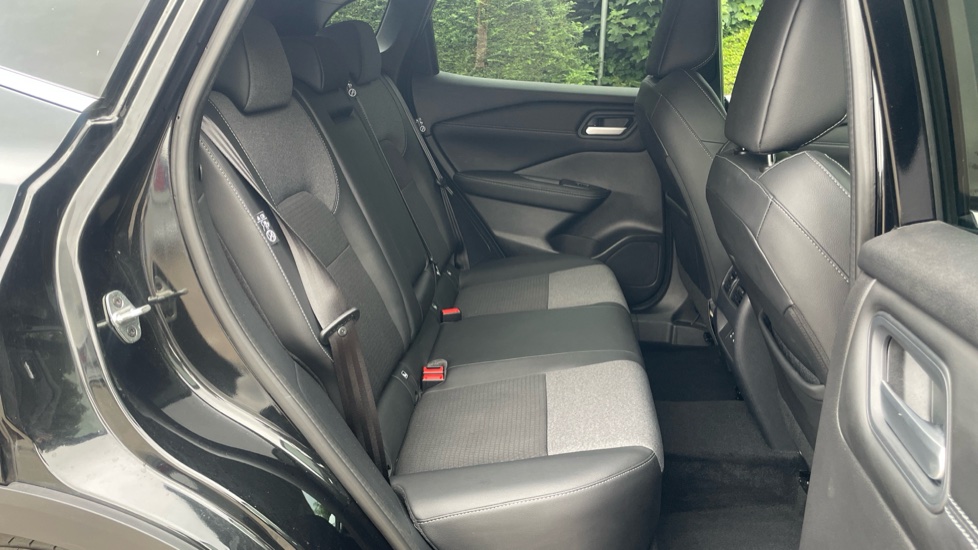 Nissan Qashqai 1.3 DiG-T MH 158 N-Connecta 5dr Xtronic Petrol Hatchback - Image 16