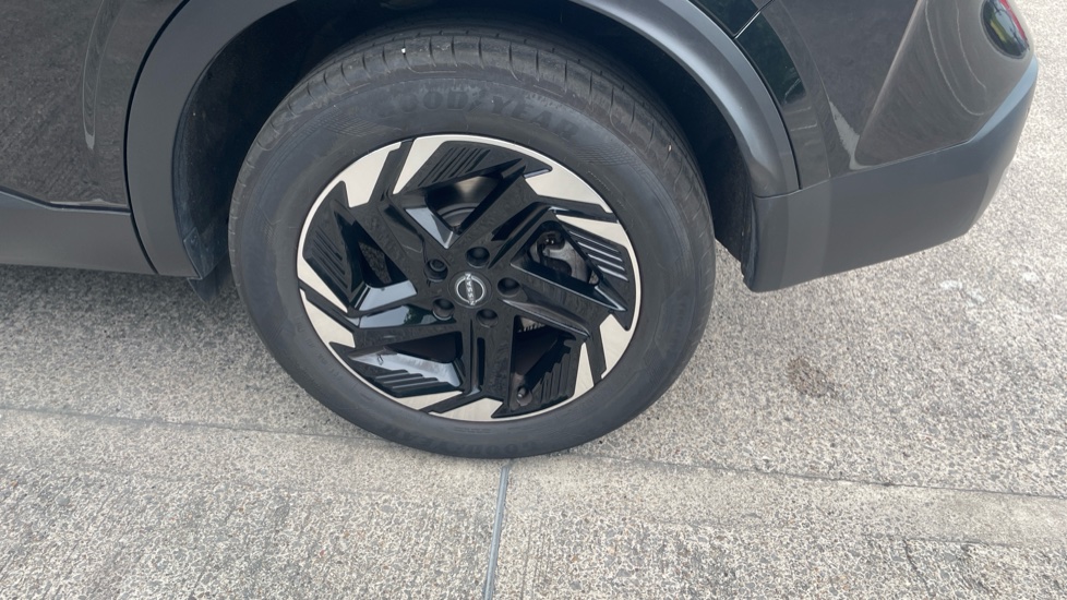 Nissan Qashqai 1.3 DiG-T MH 158 N-Connecta 5dr Xtronic Petrol Hatchback - Image 28