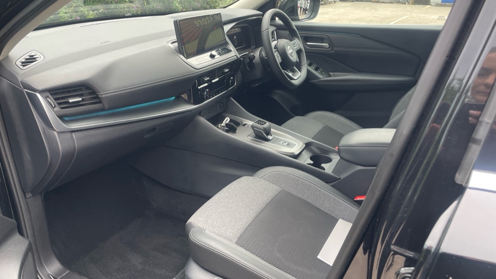 Nissan Qashqai 1.3 DiG-T MH 158 N-Connecta 5dr Xtronic Petrol Hatchback - Image 36