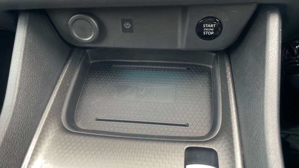 Nissan Qashqai 1.3 DiG-T MH 158 N-Connecta 5dr Xtronic Petrol Hatchback - Image 47