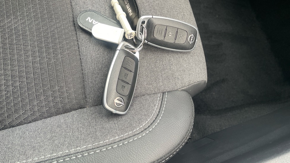 Nissan Qashqai 1.3 DiG-T MH 158 N-Connecta 5dr Xtronic Petrol Hatchback - Image 49