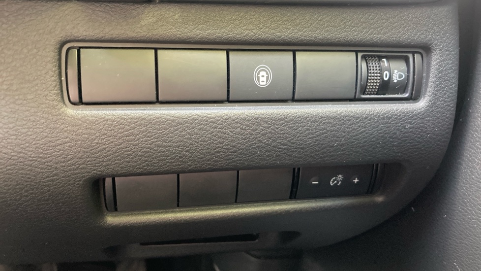 Nissan X-Trail 1.5 E-Power E-4orce 213 N-Connecta 5dr Auto Hybrid Station Wagon - Image 24
