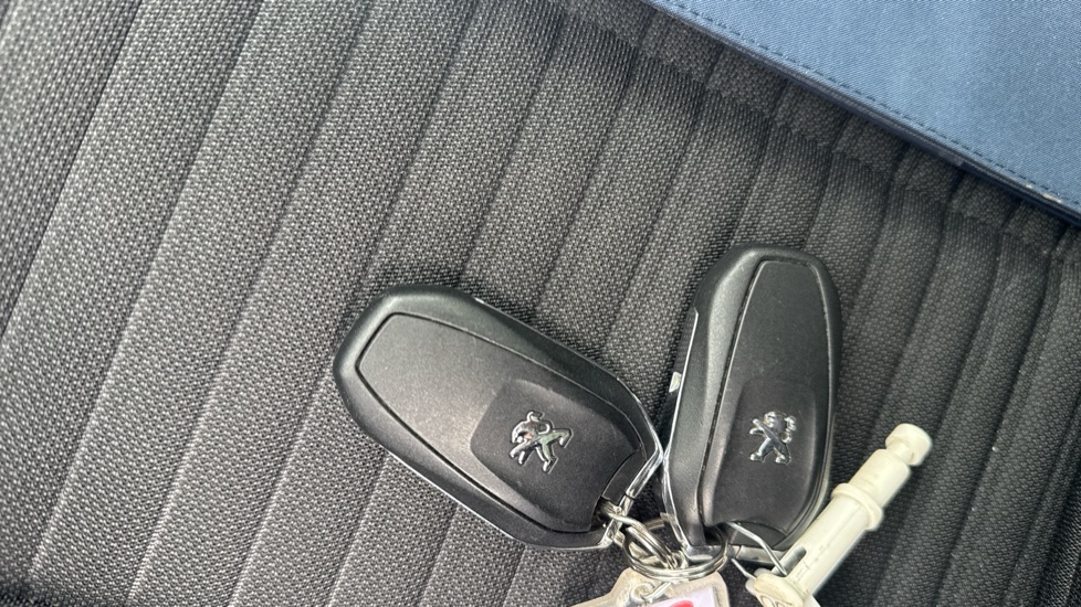 Peugeot 2008 1.2 PureTech Active Premium 5dr Petrol Estate - Image 20