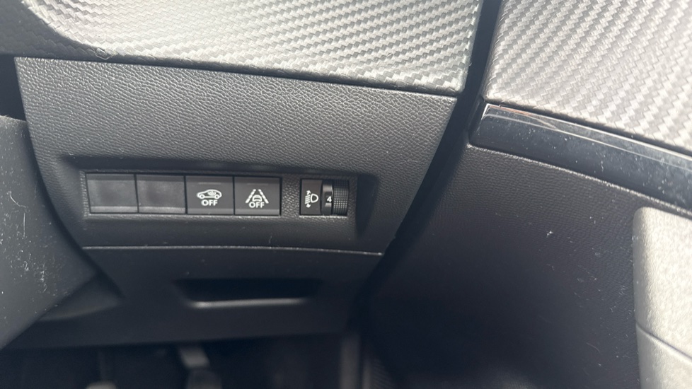 Peugeot 2008 1.2 PureTech Active Premium 5dr Petrol Estate - Image 31