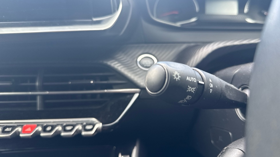 Peugeot 2008 1.2 PureTech Active Premium 5dr Petrol Estate - Image 32