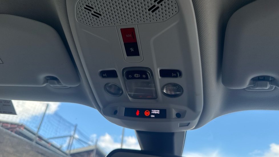 Peugeot 2008 1.2 PureTech Active Premium 5dr Petrol Estate - Image 34