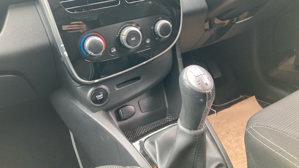 Renault Clio 1.2 16V Dynamique Nav 5dr Petrol Hatchback - Image 13
