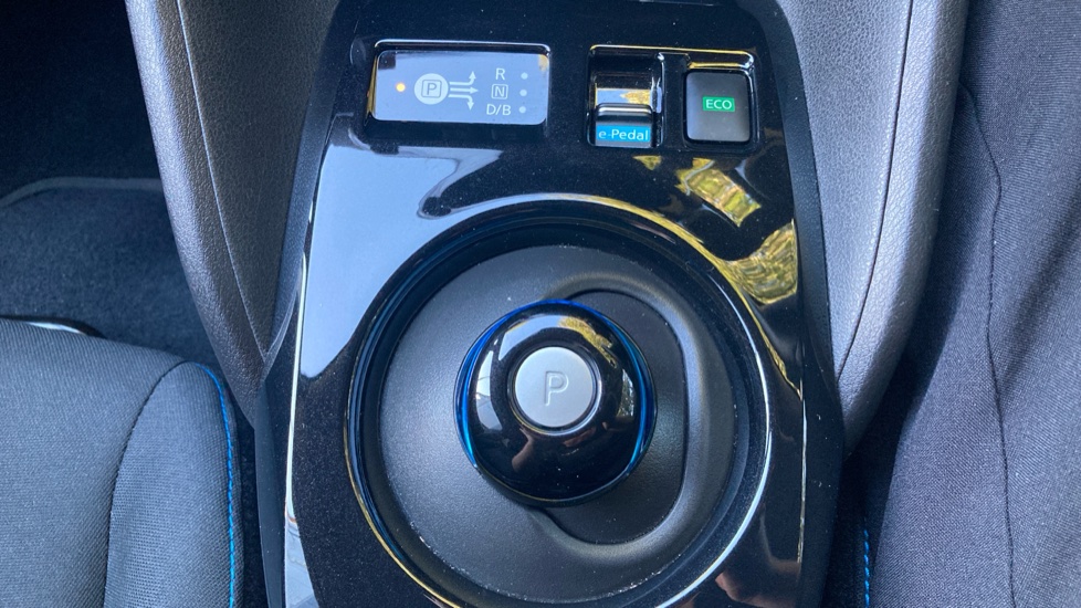 Nissan LEAF 110kW N-Connecta 39kWh 5dr Auto Electric Hatchback - Image 8