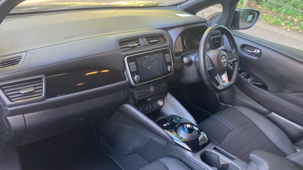 Nissan LEAF 110kW N-Connecta 39kWh 5dr Auto Electric Hatchback - Image 9