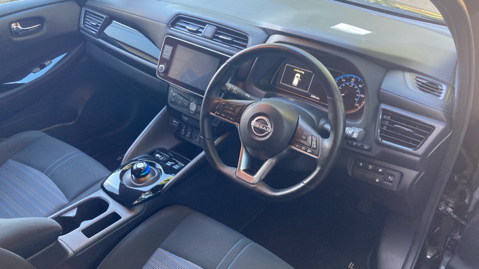 Nissan LEAF 110kW N-Connecta 39kWh 5dr Auto Electric Hatchback - Image 11