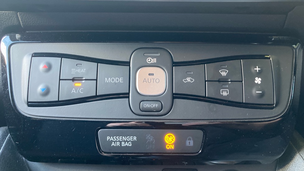 Nissan LEAF 110kW N-Connecta 39kWh 5dr Auto Electric Hatchback - Image 22