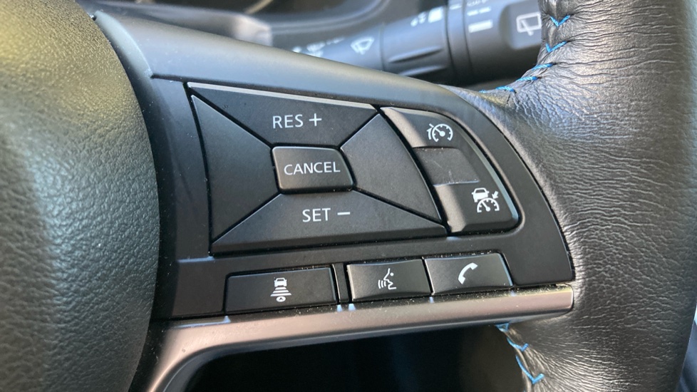 Nissan LEAF 110kW N-Connecta 39kWh 5dr Auto Electric Hatchback - Image 25