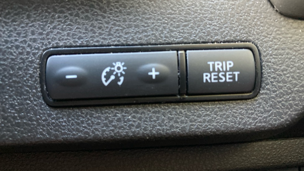 Nissan LEAF 110kW N-Connecta 39kWh 5dr Auto Electric Hatchback - Image 28