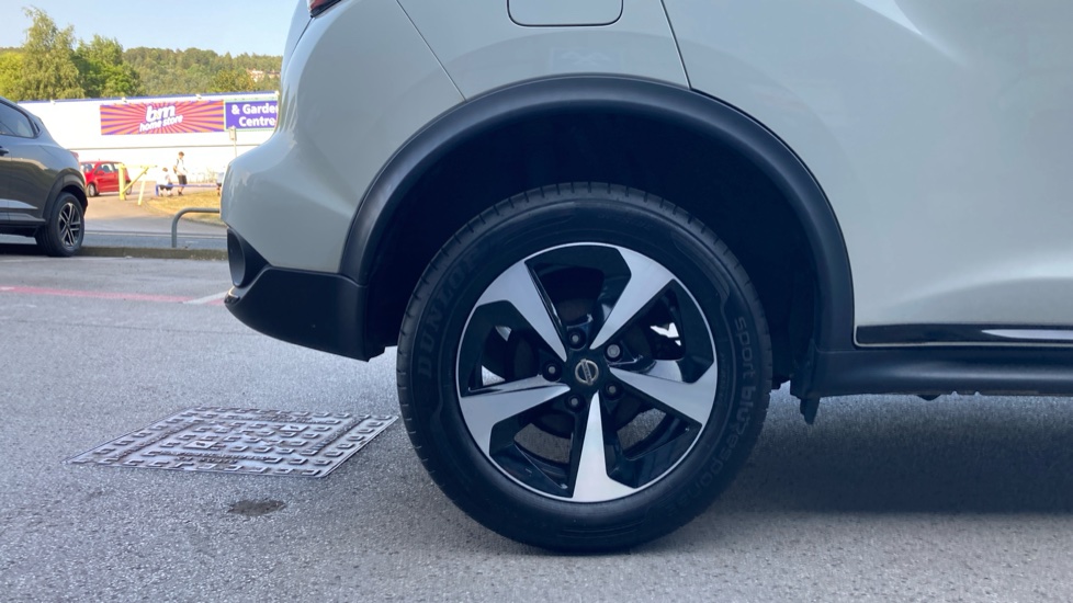 Nissan Juke 1.6 [112] Bose Personal Edition 5dr CVT Petrol Hatchback - Image 7
