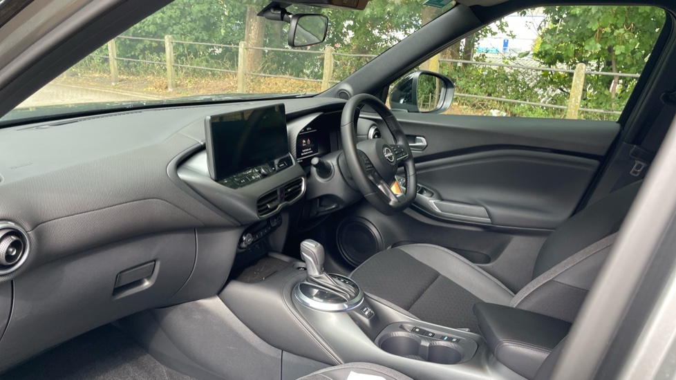 Nissan Juke 1.6 Hybrid N-Connecta 5dr Auto Hybrid Hatchback - Image 9