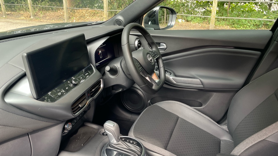 Nissan Juke 1.6 Hybrid N-Connecta 5dr Auto Hybrid Hatchback - Image 11