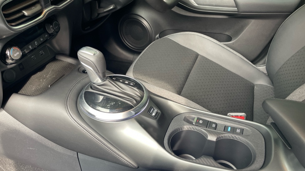 Nissan Juke 1.6 Hybrid N-Connecta 5dr Auto Hybrid Hatchback - Image 13