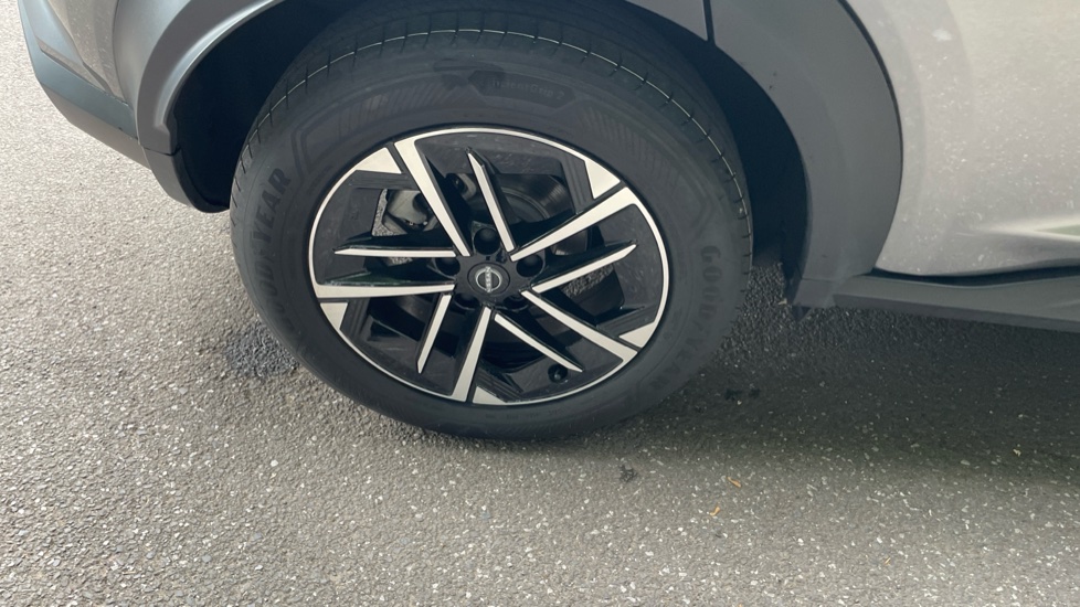 Nissan Juke 1.6 Hybrid N-Connecta 5dr Auto Hybrid Hatchback - Image 26