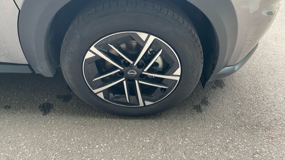 Nissan Juke 1.6 Hybrid N-Connecta 5dr Auto Hybrid Hatchback - Image 27
