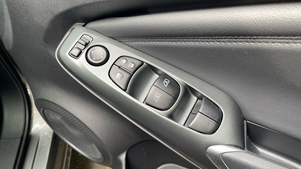 Nissan Juke 1.6 Hybrid N-Connecta 5dr Auto Hybrid Hatchback - Image 30
