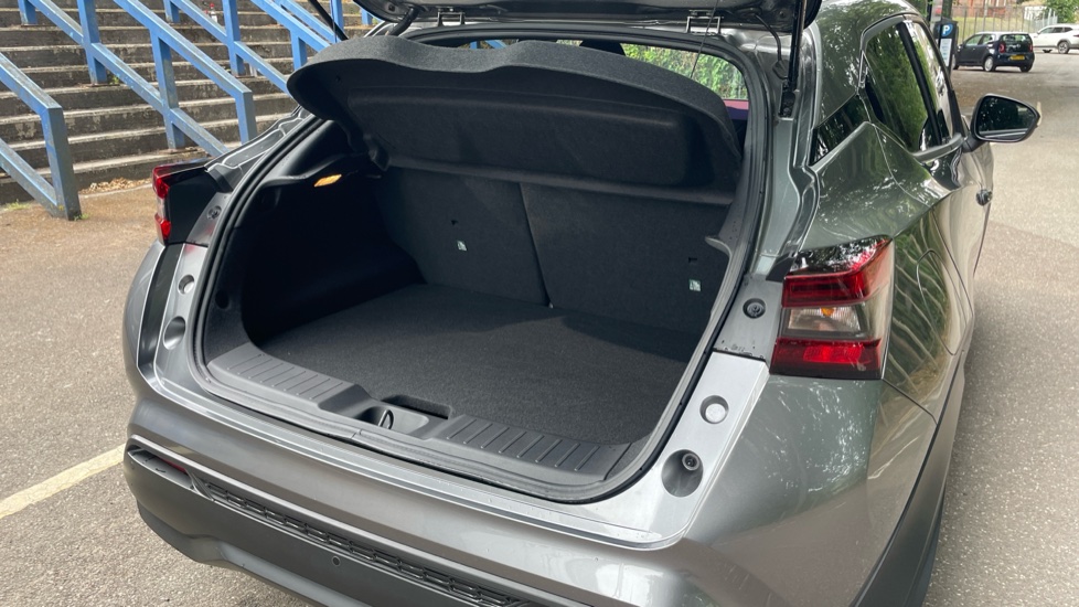 Nissan Juke 1.6 Hybrid N-Connecta 5dr Auto Hybrid Hatchback - Image 31