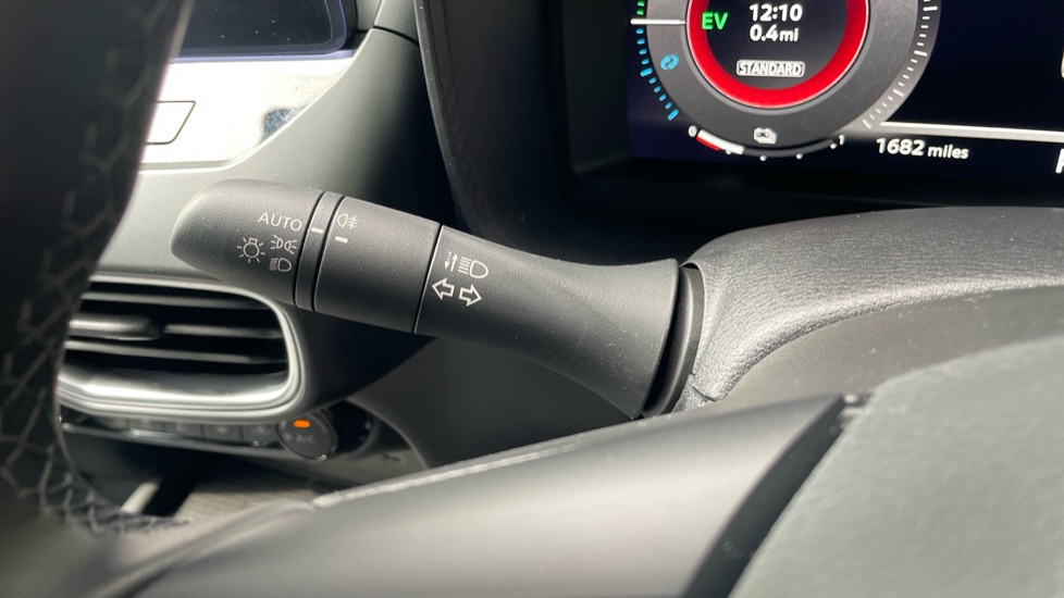 Nissan Juke 1.6 Hybrid N-Connecta 5dr Auto Hybrid Hatchback - Image 41