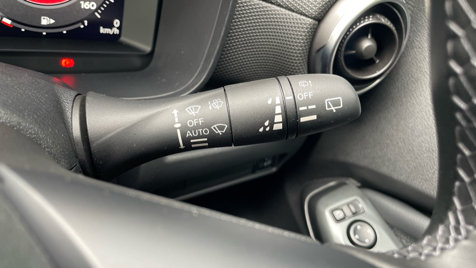 Nissan Juke 1.6 Hybrid N-Connecta 5dr Auto Hybrid Hatchback - Image 42