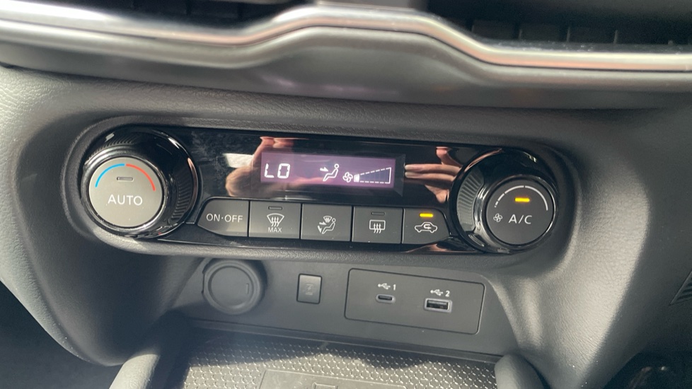 Nissan Juke 1.6 Hybrid N-Connecta 5dr Auto Hybrid Hatchback - Image 46