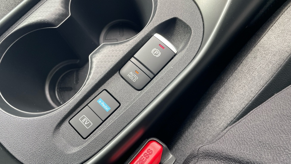 Nissan Juke 1.6 Hybrid N-Connecta 5dr Auto Hybrid Hatchback - Image 47