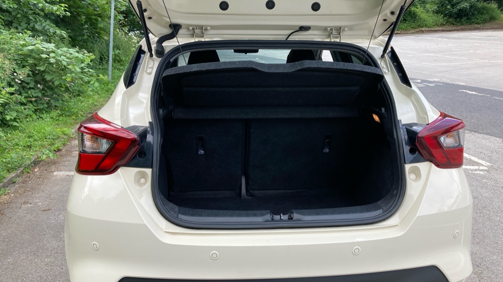 Nissan Micra 0.9 IG-T Tekna 5dr Petrol Hatchback - Image 4