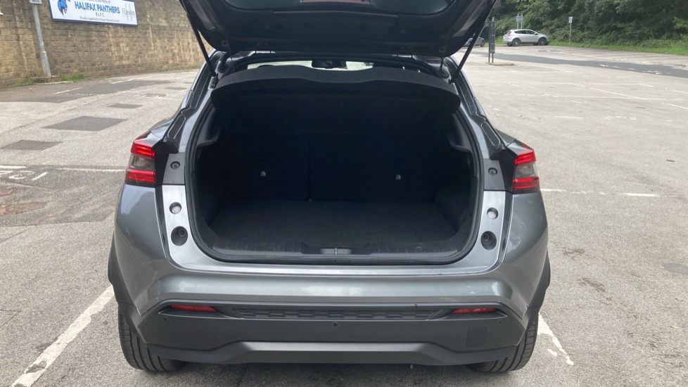Nissan Juke 1.0 DiG-T Tekna 5dr Petrol Hatchback - Image 4