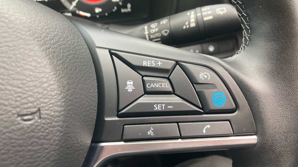 Nissan Juke 1.0 DiG-T Tekna 5dr Petrol Hatchback - Image 21