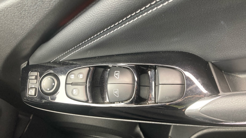 Nissan Juke 1.0 DiG-T Tekna 5dr Petrol Hatchback - Image 24