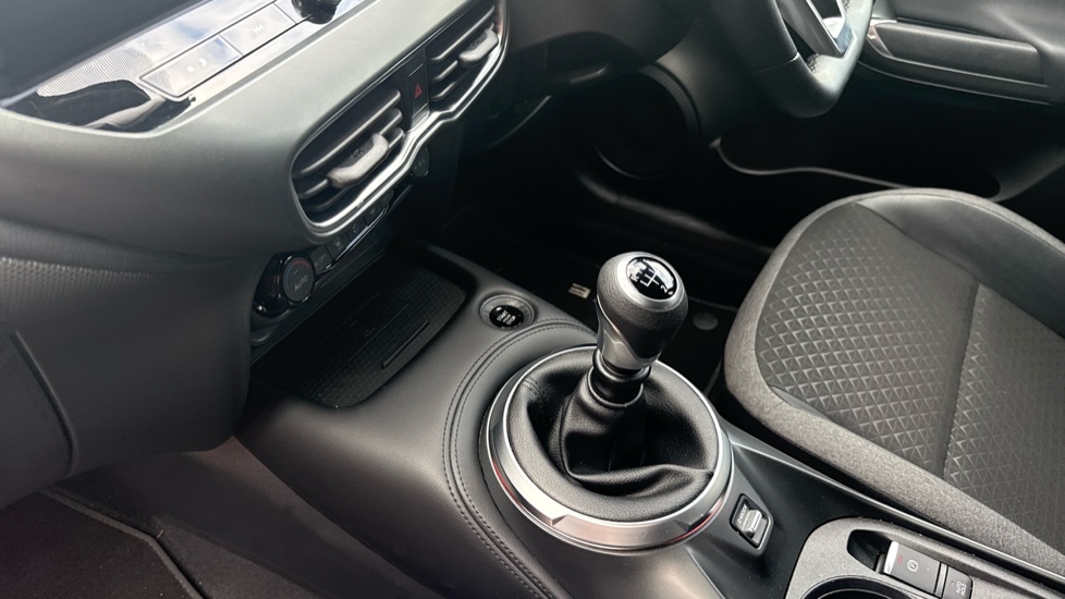 Nissan Juke 1.0 DiG-T N-Connecta 5dr Petrol Hatchback - Image 13