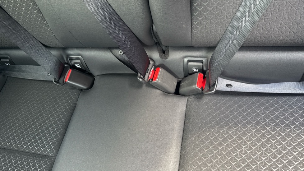 Nissan Juke 1.0 DiG-T N-Connecta 5dr Petrol Hatchback - Image 17