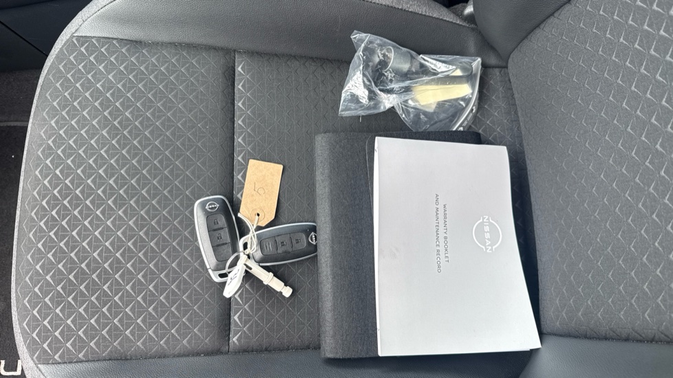 Nissan Juke 1.0 DiG-T N-Connecta 5dr Petrol Hatchback - Image 19