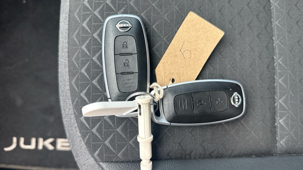 Nissan Juke 1.0 DiG-T N-Connecta 5dr Petrol Hatchback - Image 20