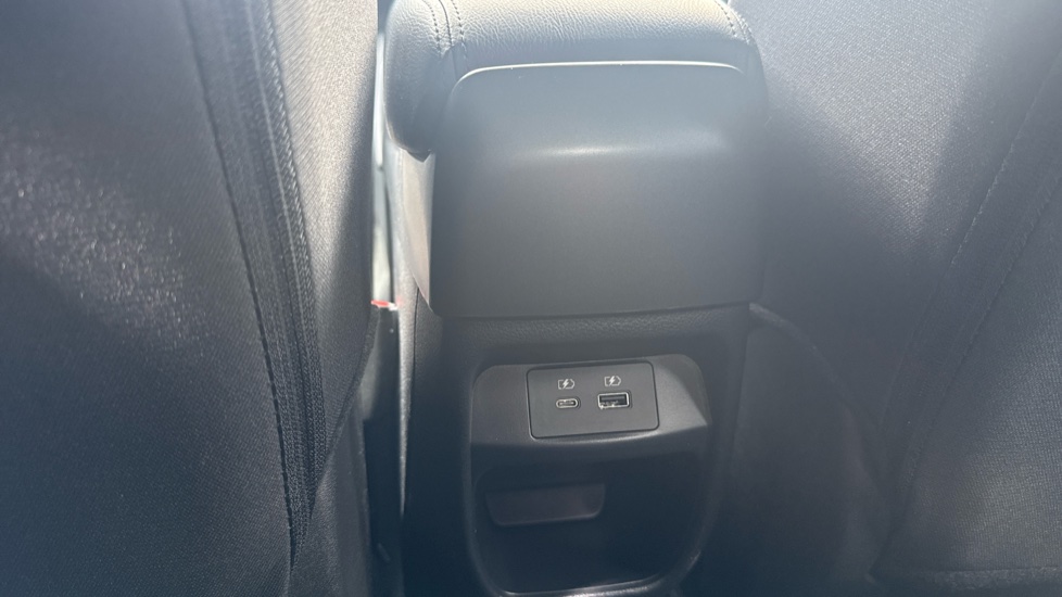 Nissan Juke 1.0 DiG-T N-Connecta 5dr Petrol Hatchback - Image 27