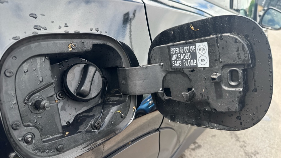 Nissan Juke 1.0 DiG-T N-Connecta 5dr Petrol Hatchback - Image 28