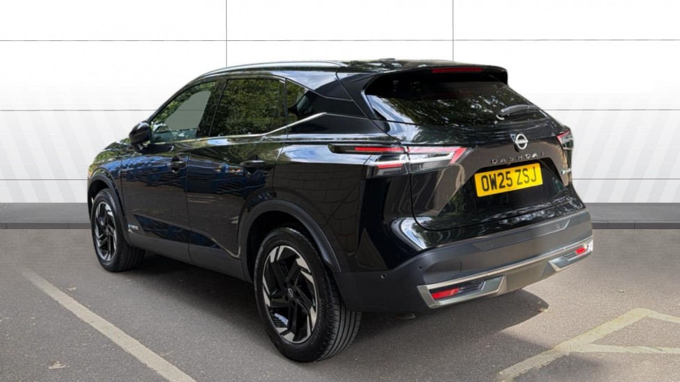 Nissan Qashqai 1.5 E-Power N-Connecta [Glass Roof] 5dr Auto Hybrid Hatchback - Image 2