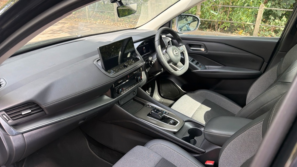 Nissan Qashqai 1.5 E-Power N-Connecta [Glass Roof] 5dr Auto Hybrid Hatchback - Image 9