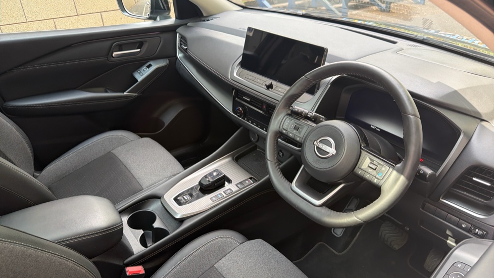 Nissan Qashqai 1.5 E-Power N-Connecta [Glass Roof] 5dr Auto Hybrid Hatchback - Image 11