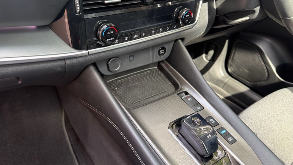 Nissan Qashqai 1.5 E-Power N-Connecta [Glass Roof] 5dr Auto Hybrid Hatchback - Image 13