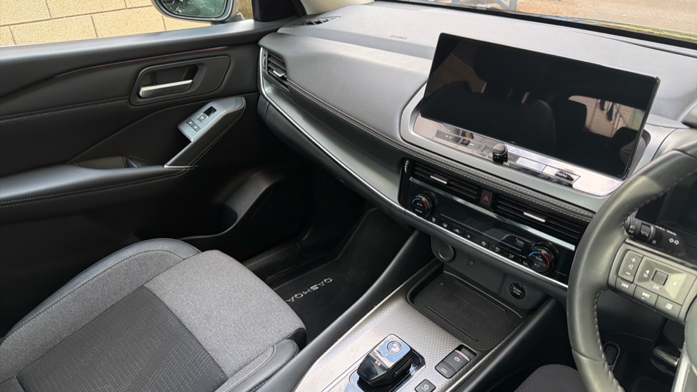 Nissan Qashqai 1.5 E-Power N-Connecta [Glass Roof] 5dr Auto Hybrid Hatchback - Image 14