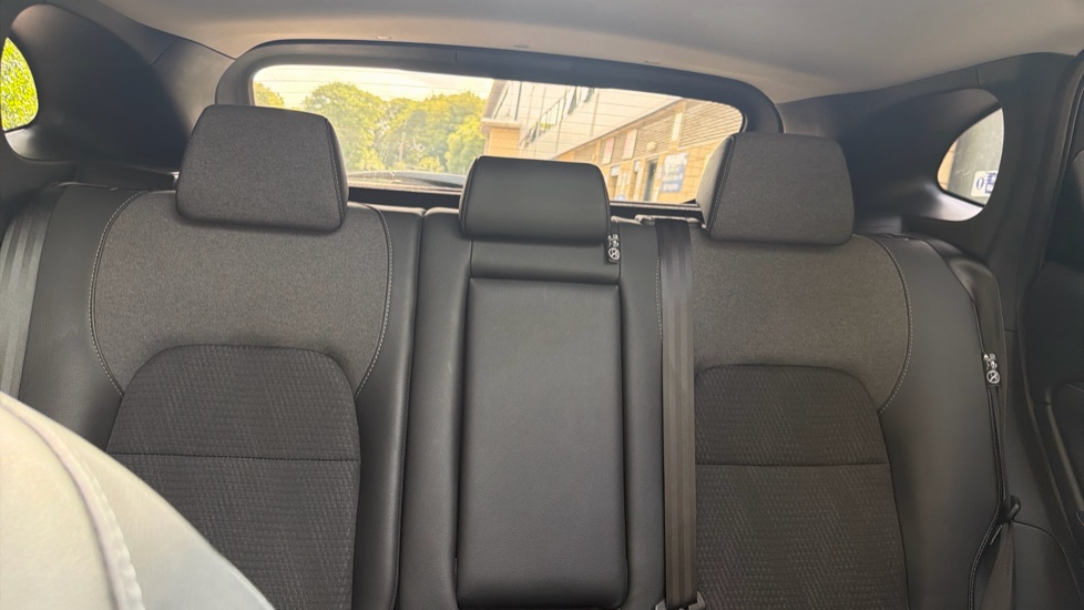 Nissan Qashqai 1.5 E-Power N-Connecta [Glass Roof] 5dr Auto Hybrid Hatchback - Image 15