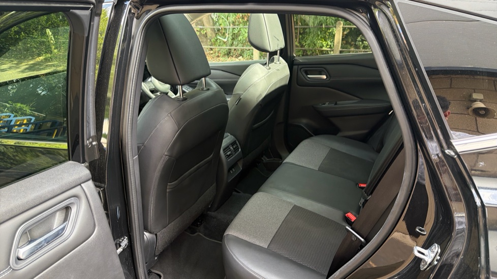 Nissan Qashqai 1.5 E-Power N-Connecta [Glass Roof] 5dr Auto Hybrid Hatchback - Image 16